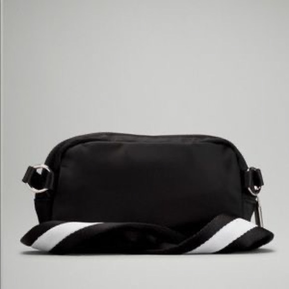NWT Black/White Lululemon Crossbody Everywhere Belt Bag - Picture 2 of 6